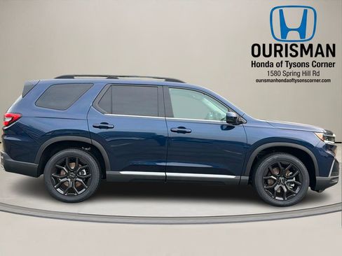 New 2025 Honda Pilot Touring image 2