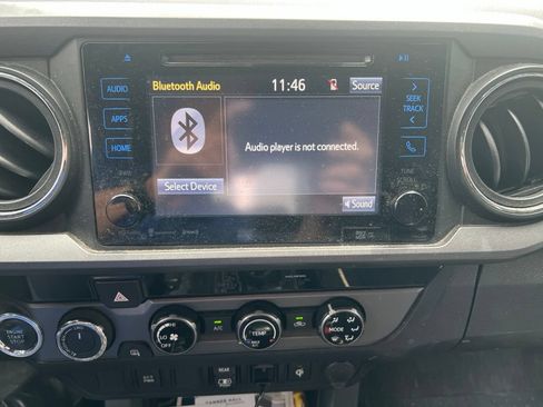 Used 2018 Toyota Tacoma TRD Off-Road AWD/4WD image 11