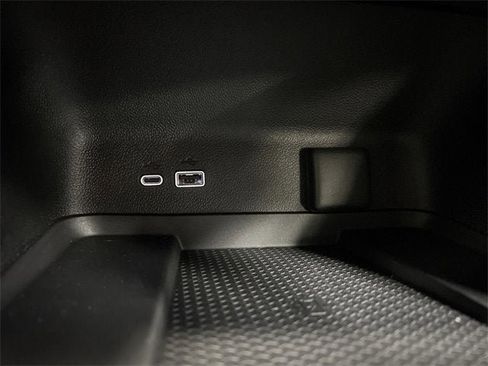 New 2025 Chevrolet Traverse LT w/ LPO, Floor Liner Package image 34