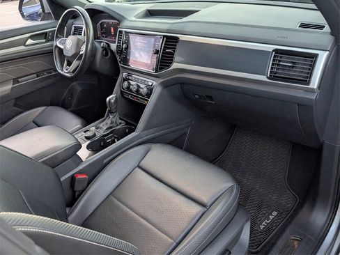 Used 2022 Volkswagen Atlas Cross Sport SEL R-Line image 16