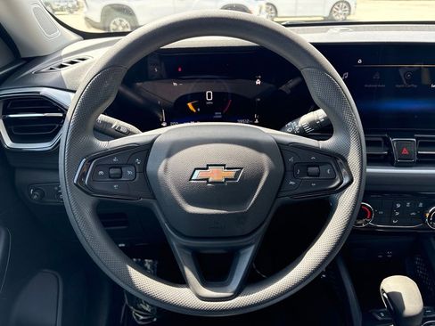 Used 2025 Chevrolet TrailBlazer LT AWD/4WD image 28
