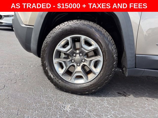 Used 2019 Jeep Cherokee Trailhawk w/ Cold Weather Group AWD/4WD image 9