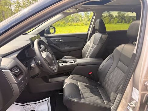 Used 2026 Nissan Rogue Platinum w/ Platinum Premium Package AWD/4WD image 6