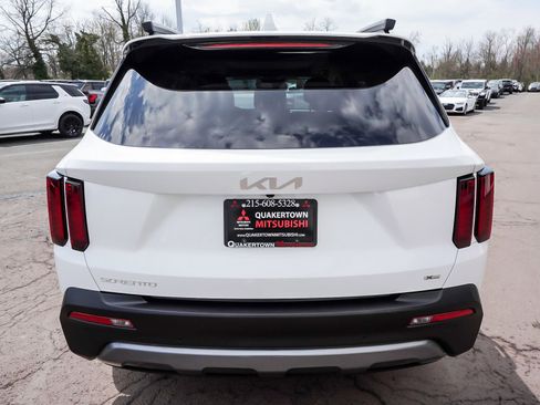 Used 2023 Kia Sorento S w/ Panoramic Sunroof Package AWD/4WD image 5