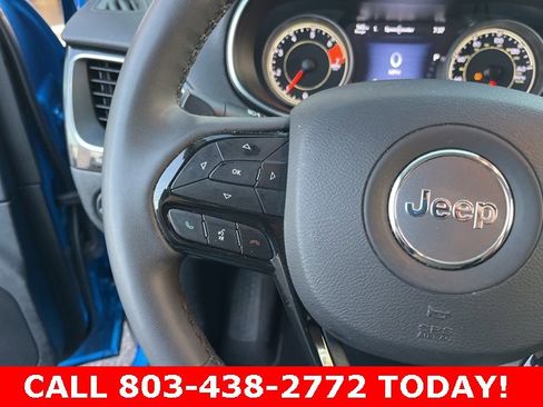 Used 2023 Jeep Cherokee Altitude Lux image 20