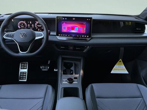 New 2026 Volkswagen Tiguan SE R-Line FWD image 25