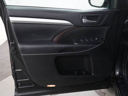 Used 2015 Toyota Highlander XLE AWD/4WD image 21