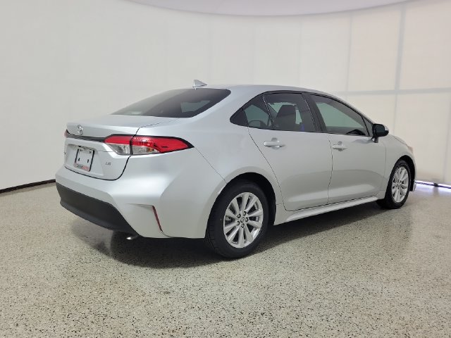 Used 2024 Toyota Corolla LE w/ LE Convenience Package FWD image 5