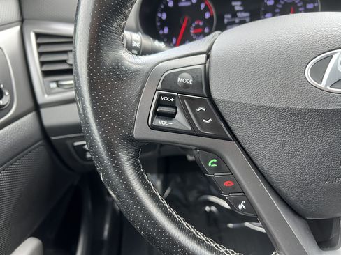 Used 2016 Hyundai Veloster Turbo FWD image 26