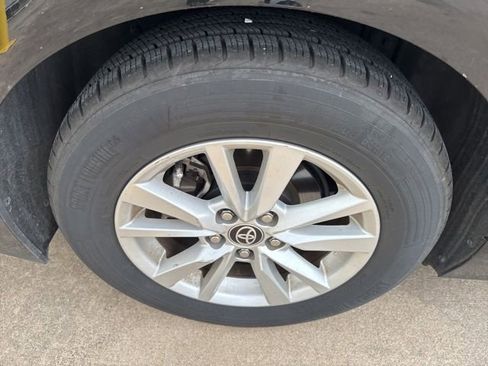 Used 2025 Toyota Camry LE image 10