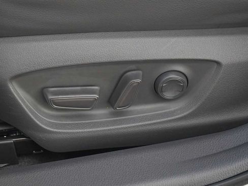 Used 2020 Toyota Camry XLE FWD image 12