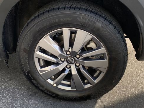 Used 2025 Nissan Pathfinder SV image 32