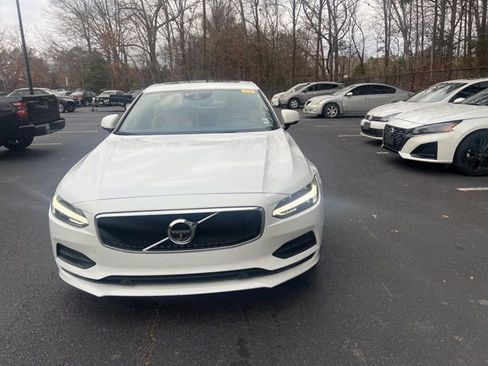 Used 2018 Volvo S90 T5 Momentum w/ Convenience Package image 2
