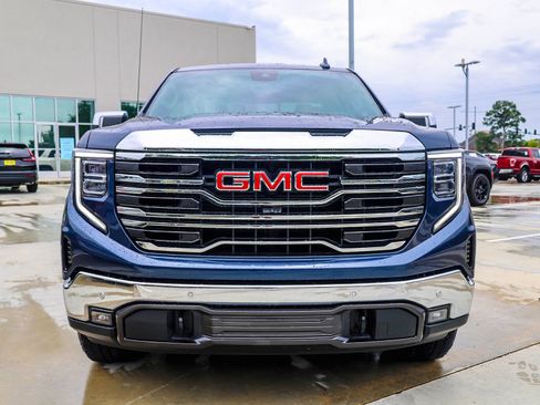 Used 2022 GMC Sierra 1500 SLT w/ SLT Premium Plus Package AWD/4WD image 4
