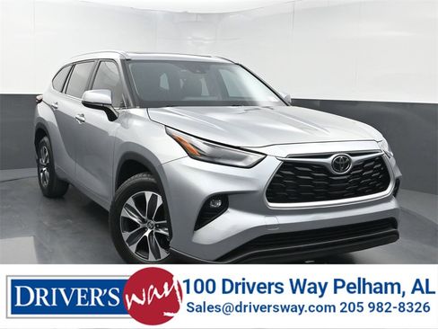 Used 2023 Toyota Highlander XLE image 1