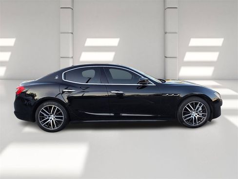 Used 2018 Maserati Ghibli image 3