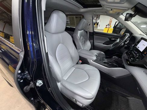 Used 2023 Toyota Highlander XLE image 16