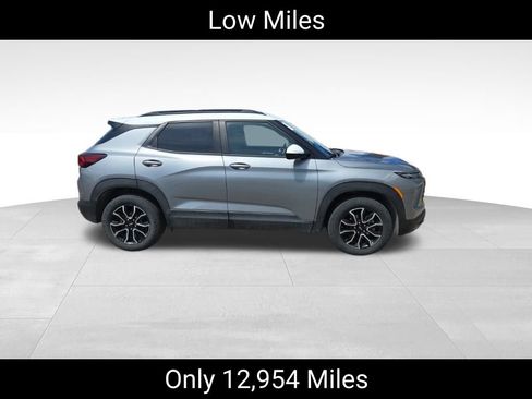 Used 2025 Chevrolet TrailBlazer ACTIV w/ Convenience Package AWD/4WD image 2