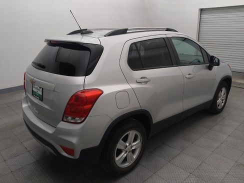 Used 2021 Chevrolet Trax LT w/ LT Convenience Package FWD image 9