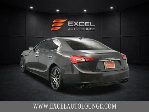 Used 2017 Maserati Ghibli Base image 4
