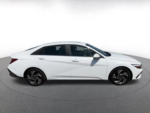 Used 2025 Hyundai Elantra SEL FWD image 13