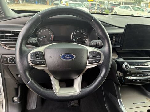 Used 2023 Ford Explorer Limited AWD/4WD image 26