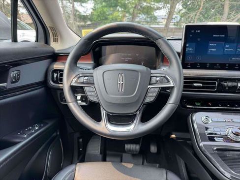 Used 2023 Lincoln Nautilus Reserve AWD/4WD image 23