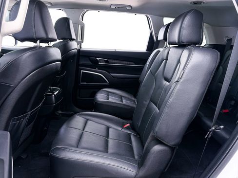 Certified 2024 Kia Telluride EX w/ EX Captain's Chair Package AWD/4WD image 40