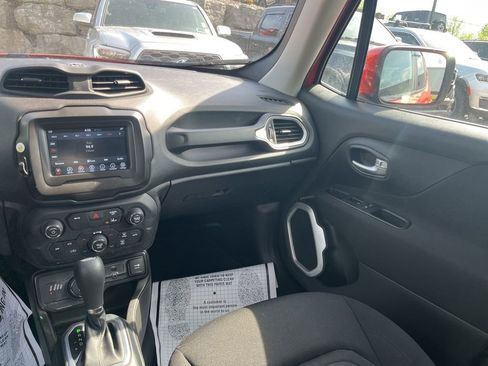 Used 2021 Jeep Renegade Latitude AWD/4WD image 13