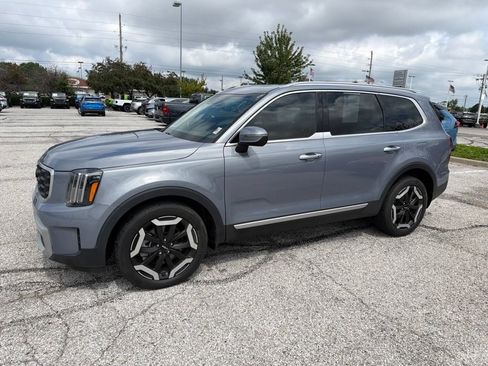 Used 2024 Kia Telluride S w/ S Sunroof Package FWD image 2