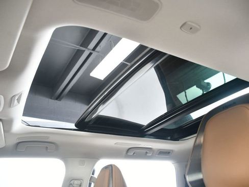 Used 2025 INFINITI QX80 Sensory image 6