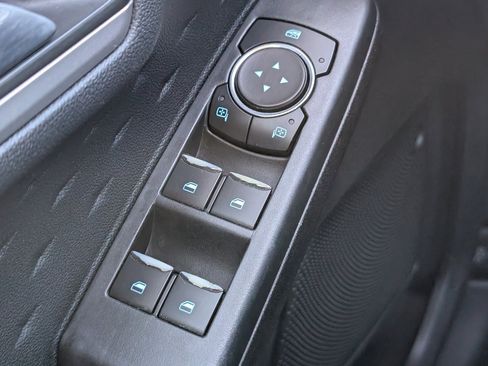 Used 2020 Ford Escape SE image 12