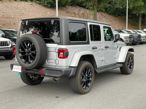 Used 2023 Jeep Wrangler Unlimited Sahara w/ Cold Weather Group AWD/4WD image 5