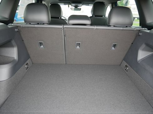 New 2025 Volkswagen Tiguan SE R-Line image 6