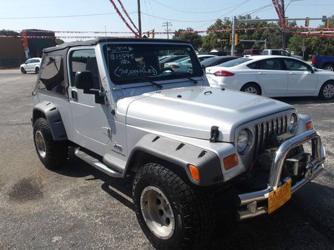 Used 2004 Jeep Wrangler 4WD image 1
