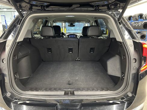 Used 2023 GMC Terrain SLT image 14