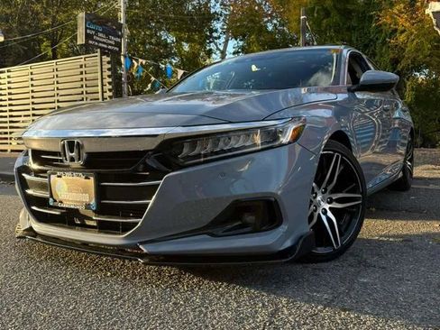 Used 2022 Honda Accord Touring image 2