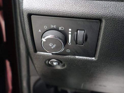 Certified 2022 Jeep Grand Cherokee Limited AWD/4WD image 36