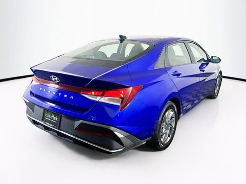 Used 2024 Hyundai Elantra SEL FWD image 9