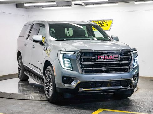 Used 2026 GMC Yukon XL Elevation AWD/4WD image 2
