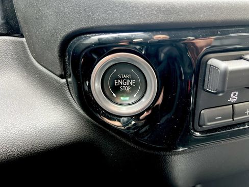 Used 2023 Chevrolet Silverado 1500 RST w/ Convenience Package II AWD/4WD image 15