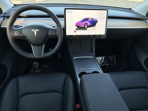 Used 2024 Tesla Model Y image 12