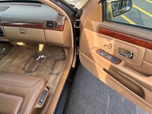 Used 1999 Cadillac De Ville w/ Comfort/Convenience Pkg image 27
