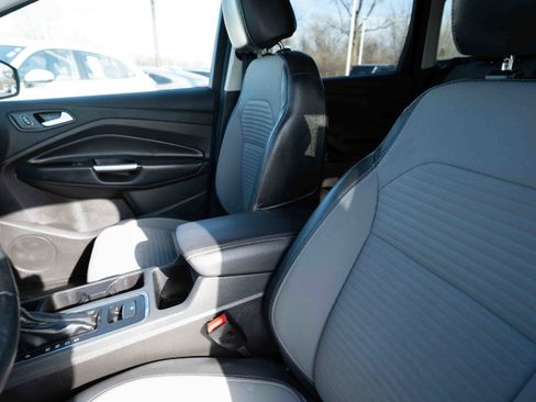 Used 2017 Ford Escape SE w/ SE Sport Appearance Package image 10