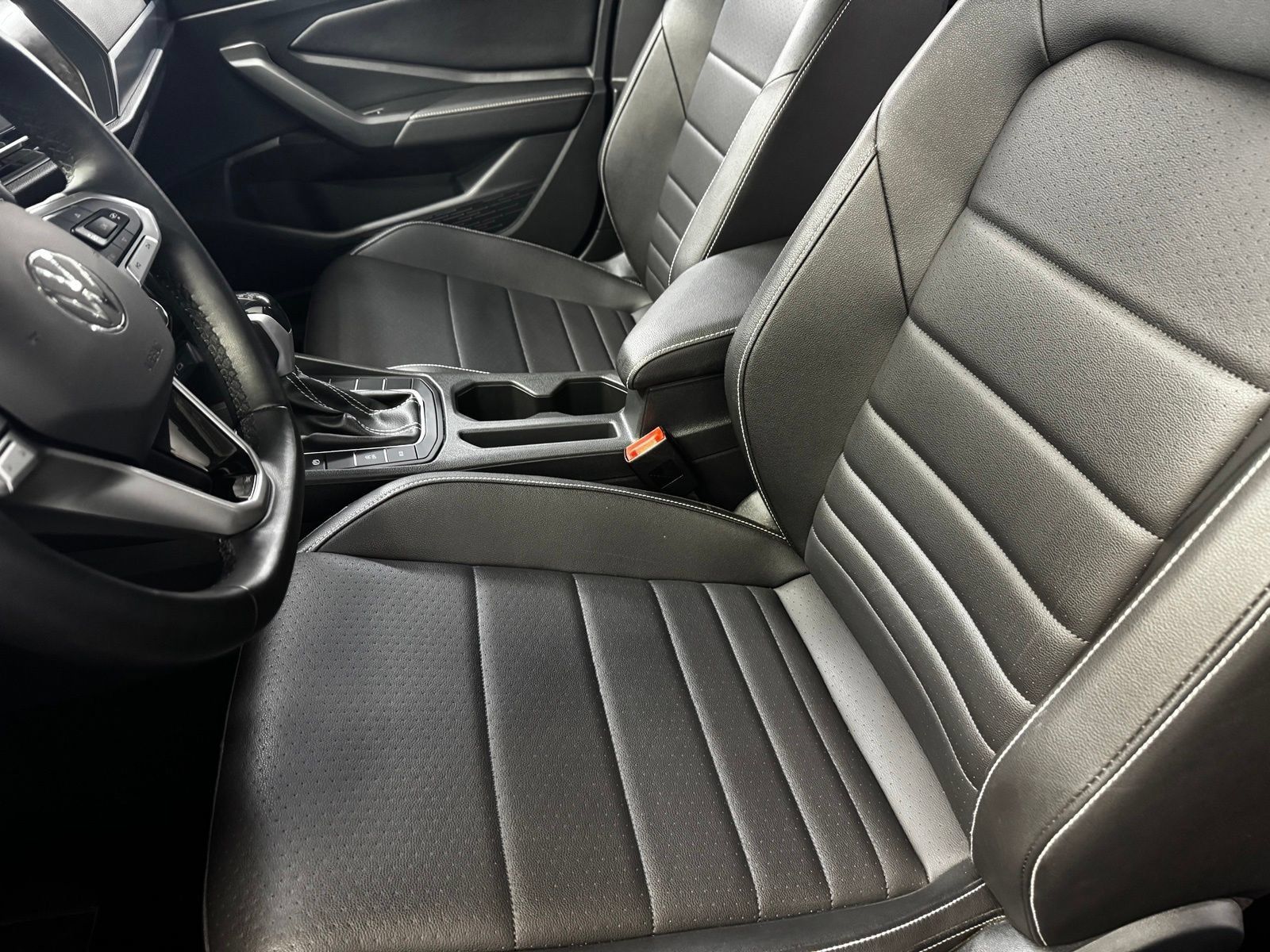 Used 2024 Volkswagen Jetta SE FWD image 11