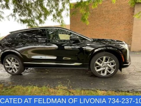 Used 2025 Cadillac Optiq Luxury 2 AWD/4WD image 2