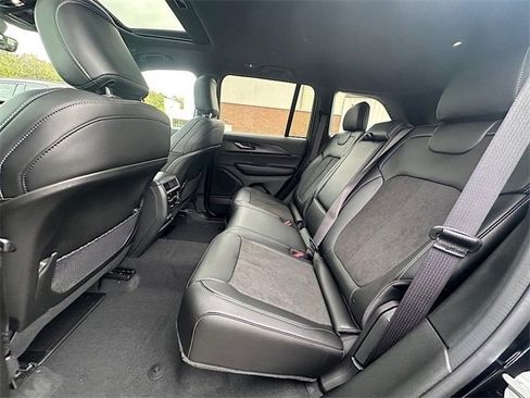New 2025 Jeep Grand Cherokee Altitude image 16