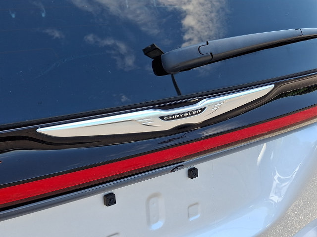 Used 2024 Chrysler Pacifica Touring-L FWD image 31