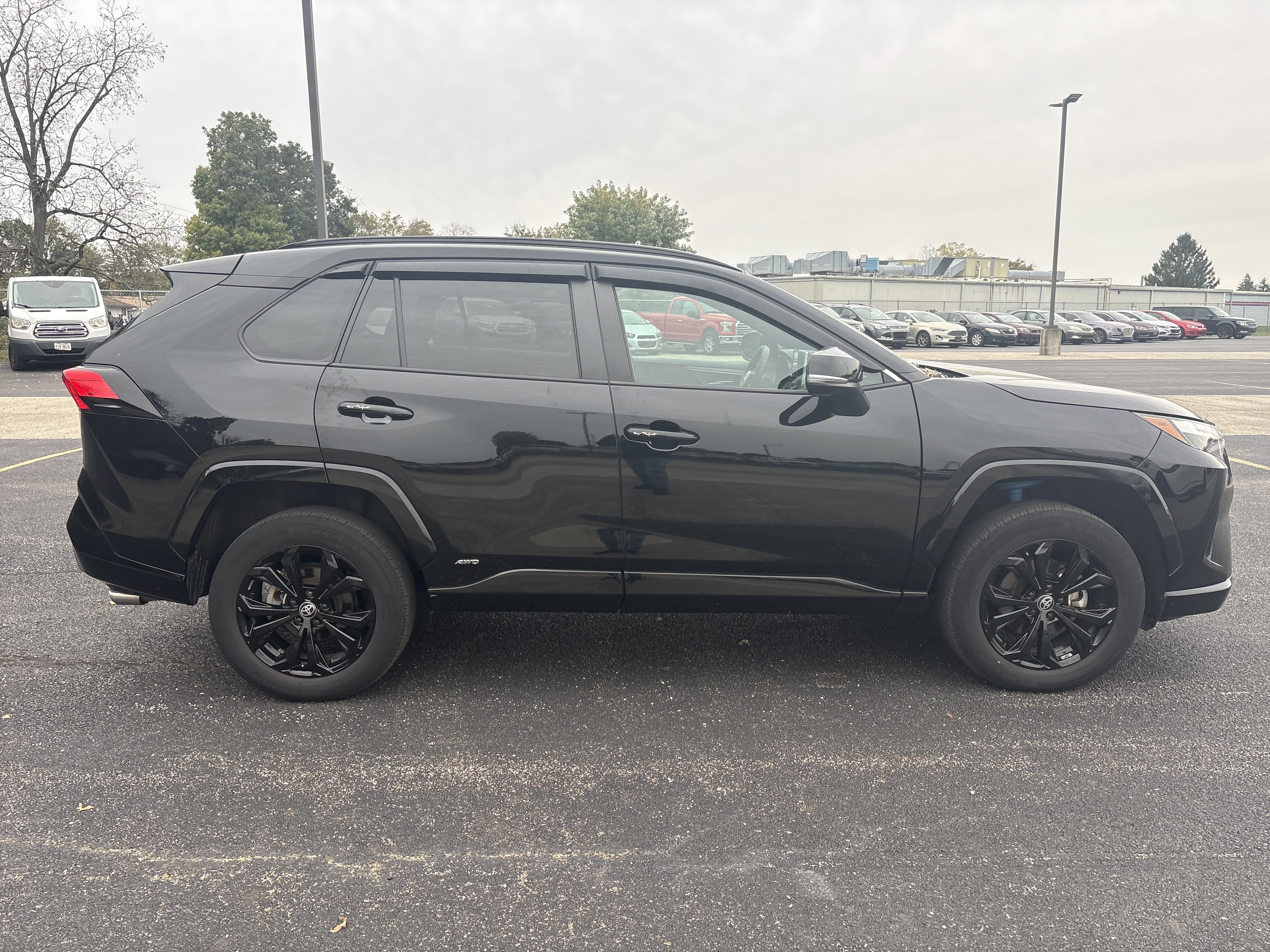 Used 2023 Toyota RAV4 SE AWD/4WD image 3