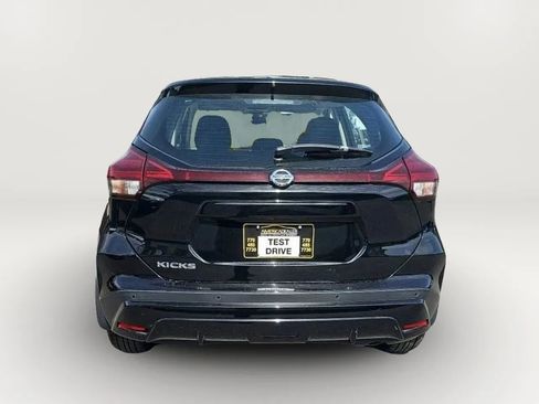 Used 2021 Nissan Kicks S image 8